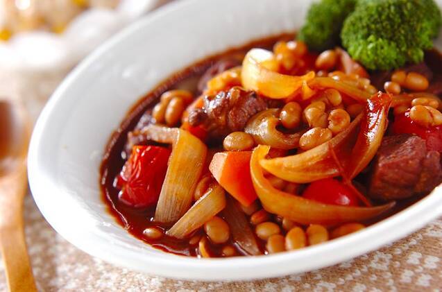 豚ロースと白いんげん豆のデミグラスシチュー