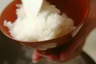 炊飯器でごはんを炊く