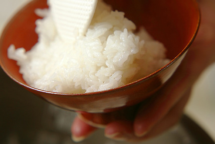 炊飯器でごはんを炊く