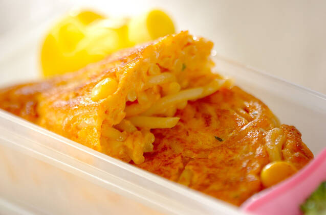 パスタ入りオムレツ