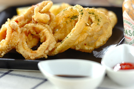 イカと玉ネギの揚げ物