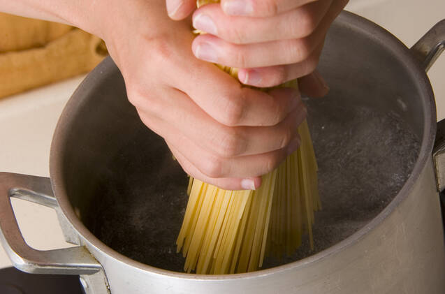 簡単で即席！デミグラスソースの缶で作る絶品スパゲティーの作り方の手順6