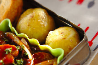 サツマイモのゴマ団子