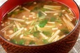 豆腐とエノキのみそ汁