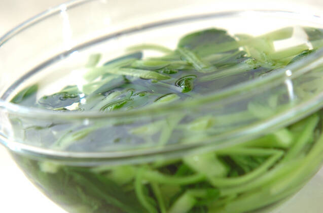 ゆでチンゲンサイのサラダの作り方の手順1