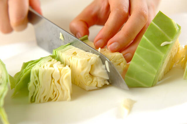 キャベツとベーコンのクリーム煮の作り方の手順1