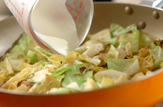 キャベツとベーコンのクリーム煮の作り方の手順4