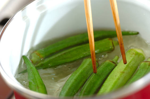 オクラとサーモンのサラダの作り方の手順4