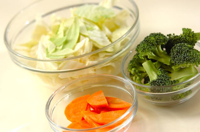 レンジ野菜のサラダの作り方の手順1