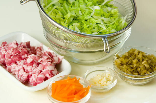 豚レタスの混ぜご飯の作り方の手順1