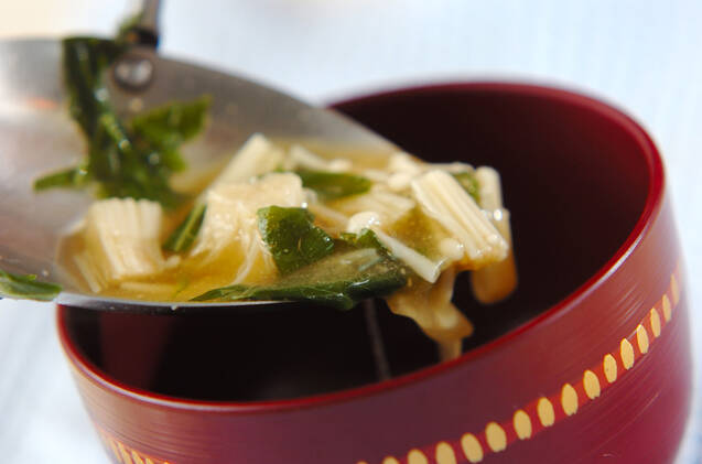 やさしいトロミがおいしい！モロヘイヤのみそ汁の作り方の手順4