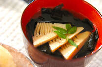 タケノコとワカメのお吸い物