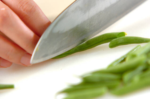サヤインゲンのガーリックソテーの作り方の手順1