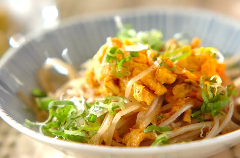 簡単激ウマ もやしとふんわり卵のにんにくマヨ炒め 副菜 レシピ 作り方 E レシピ 料理のプロが作る簡単レシピ 簡単激ウマ もやしとふんわり卵のにんにくマヨ炒め 副菜 レシピ 作り方 E レシピ 料理のプロが作る簡単レシピ