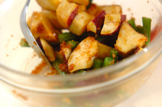 おさつのピーナッツ和えの作り方の手順4