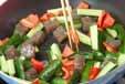 キュウリと牛肉の炒め物の作り方6