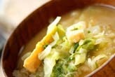 たっぷりキャベツみそ汁