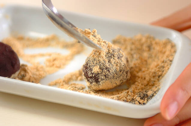 黒ゴマきな粉団子の作り方の手順1