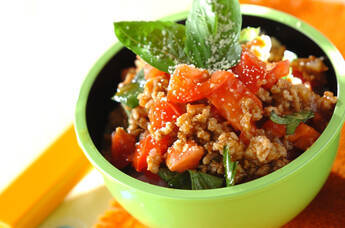 鶏そぼろバジル丼