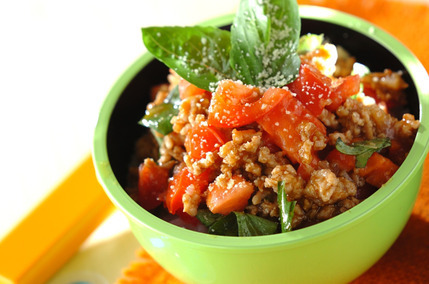 鶏そぼろバジル丼