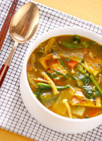 油揚げ・カレー味のスープ