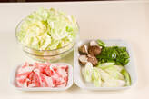 キャベツと豚肉のピリ辛みそ炒めの下準備1