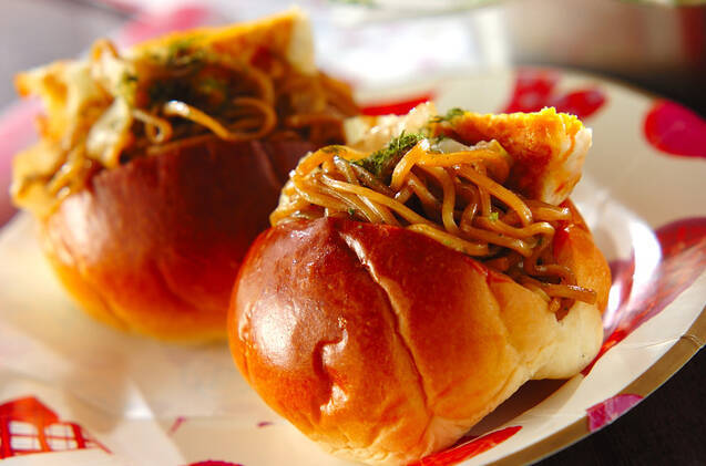 広島焼き風焼きそばパン