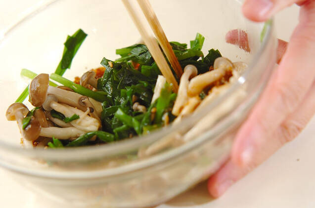 ニラとシメジのヘルシーゴマ和えの作り方の手順5