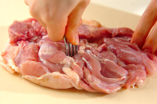 温泉卵のせチキンソテーの作り方の手順1