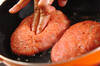 シンプルハンバーグ野菜炒め添えの作り方の手順7
