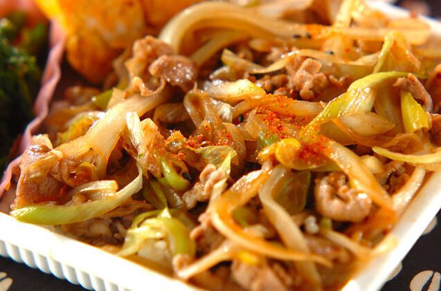 豚肉とネギのすき焼き風丼