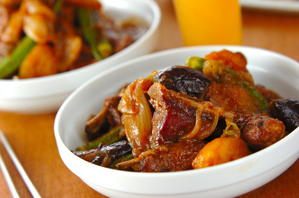 骨付き豚バラ肉と野菜の甘辛煮