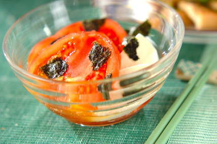 冷やしトマトの和風サラダ