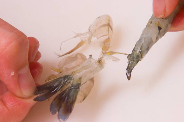 エビ入カレーチャーハンの作り方の手順1