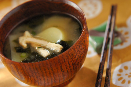 ジャガイモと油揚げのみそ汁