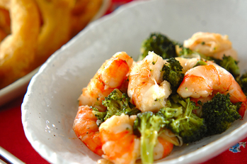 エビとブロッコリーの塩炒め