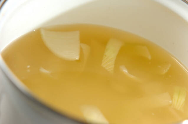 玉ネギのみそ汁の作り方の手順3