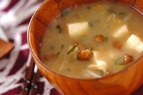 モヤシとナメコのみそ汁