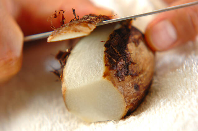 里芋の肉みそ和えの作り方の手順1