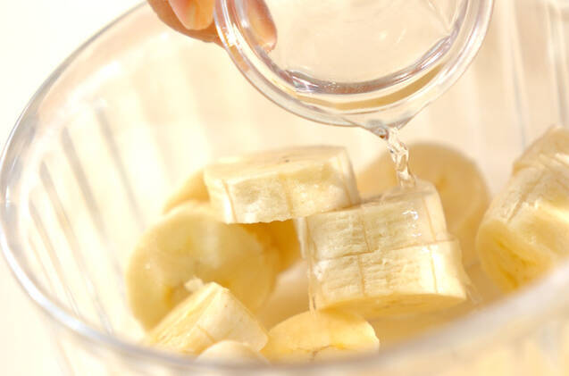 バナナヨーグルトのハチミツがけの作り方の手順1