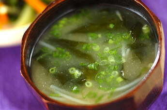 モヤシとワカメのみそ汁