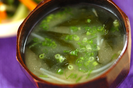 モヤシとワカメのみそ汁