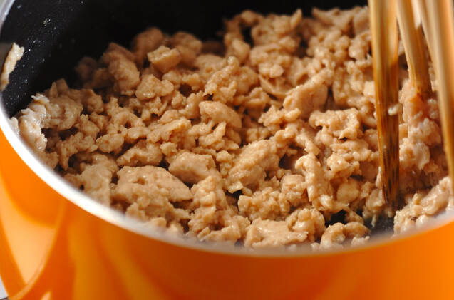 鶏そぼろご飯の作り方の手順1