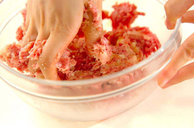 半熟卵入りハンバーグの作り方の手順3