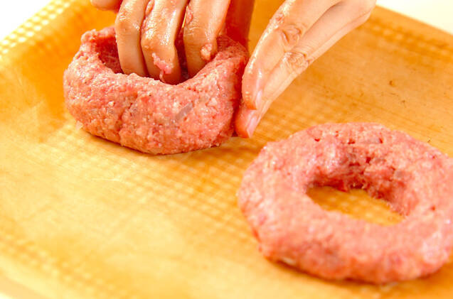 半熟卵入りハンバーグの作り方の手順4