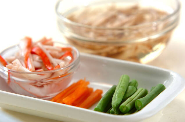 ゴボウのカラフルサラダの作り方の手順1