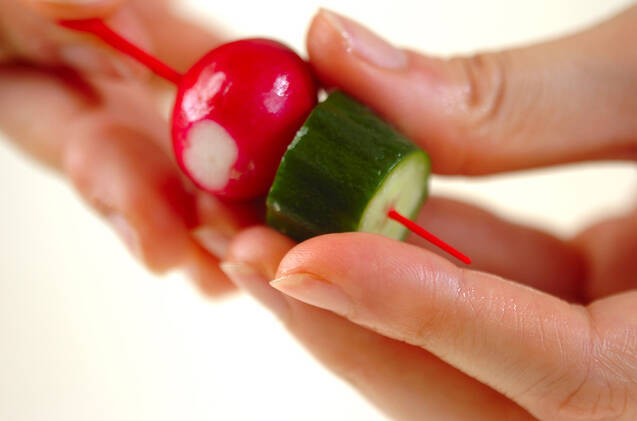 ラディッシュとキュウリの作り方の手順1