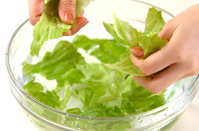 レタスのサラダゴマドレの作り方の手順1