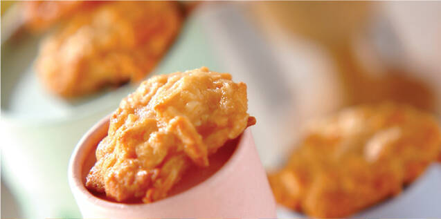 丸い容器にのせたココマカロン