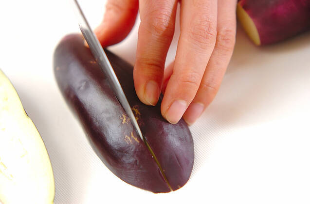 レンジ蒸しナスサラダの作り方の手順1